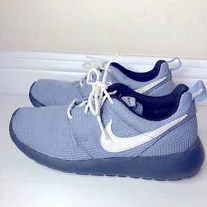 Nike Roshe One Size 4 Youth
